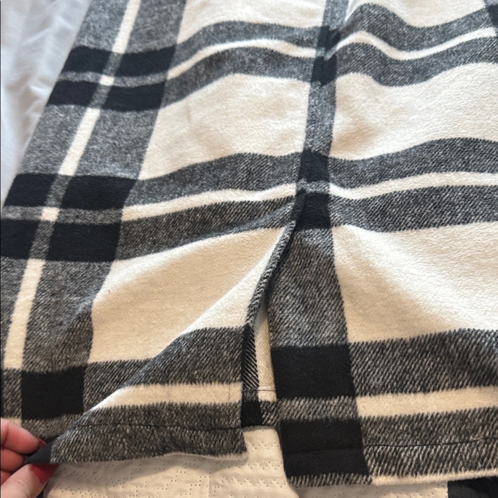 BKE Black and Cream Checkered Vest - Picture 7 of 10